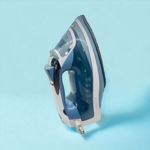 Black + Decker Steam Iron ICR15X 1200 Watt Retractable Cord Non Stick TESTED